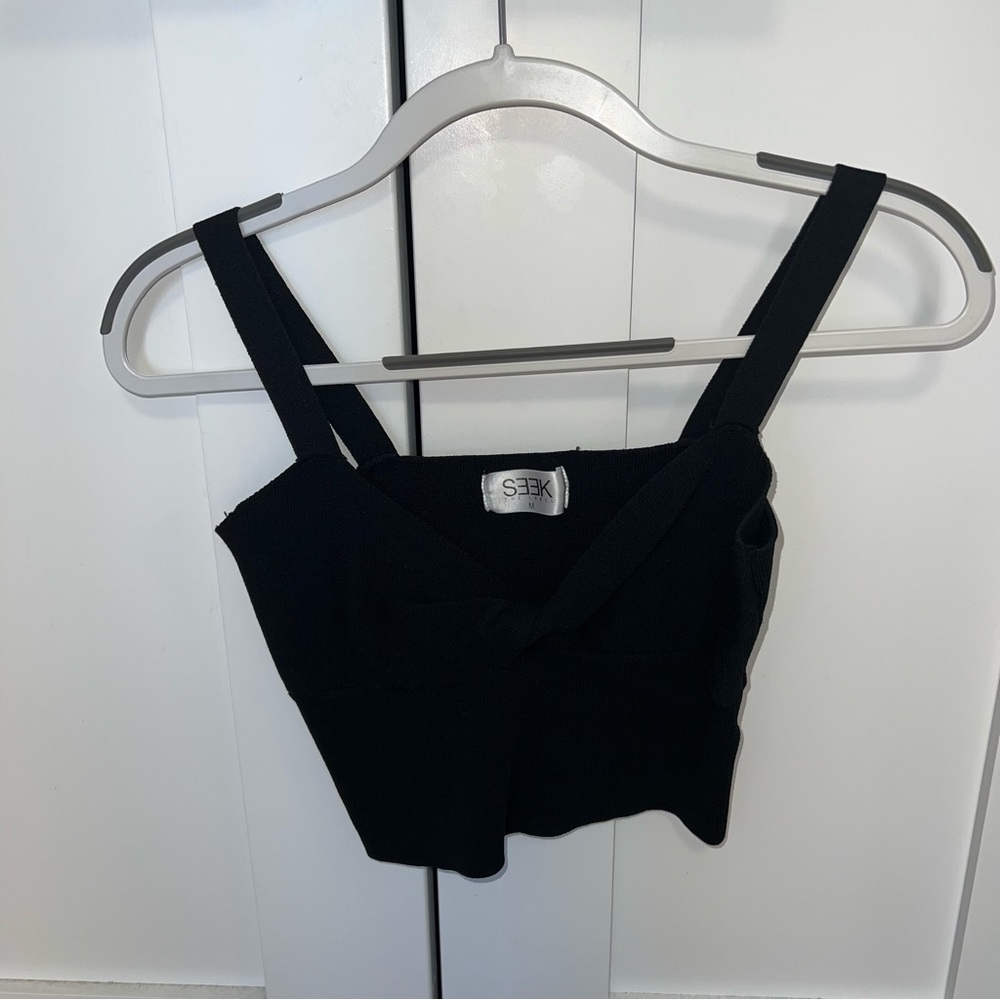 Cropped going out black top